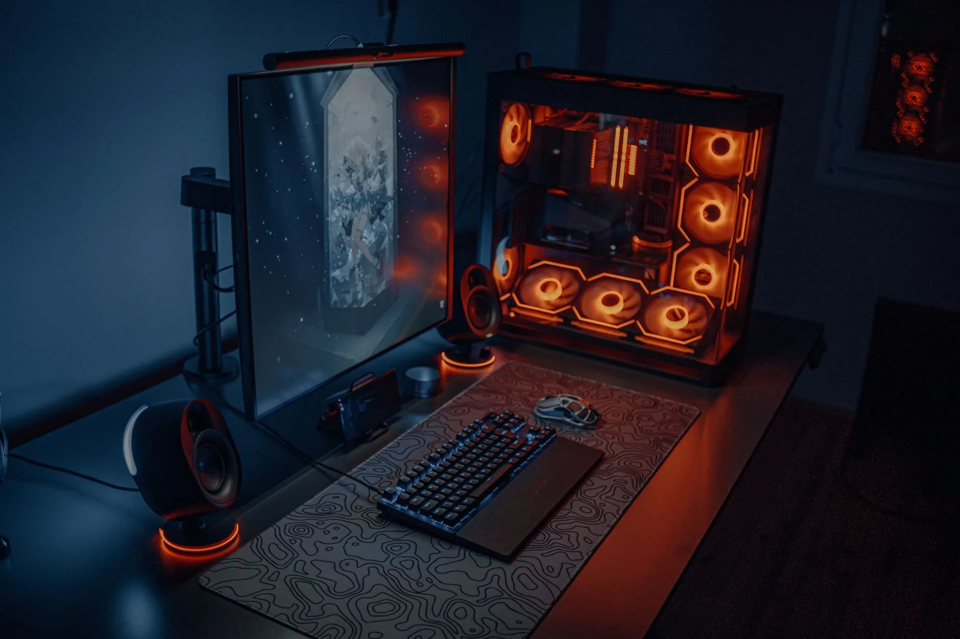 Computador gamer com iluminação RGB montado pela TheComp